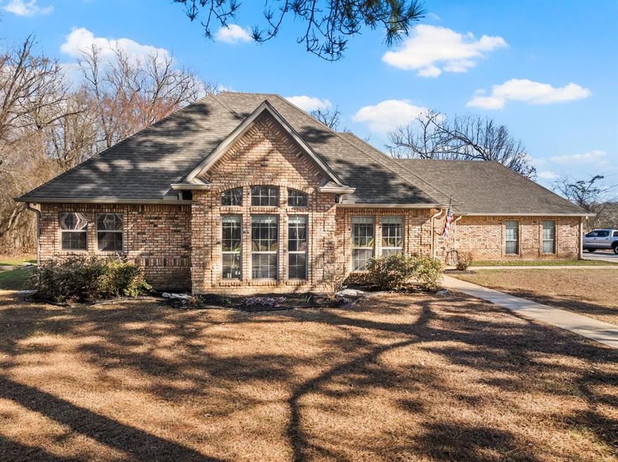 Welcome to this stunning brick home in the highly coveted Hidden Lakes subdivision! This spacious property boasts a luxurious living room with a cozy fireplace, a chef's dream kitchen equipped with gleaming granite countertops and top-of-the-line stainless steel appliances, and a grand master ensuite for ultimate relaxation. Nestled in a private cul-de-sac, you'll appreciate the tranquility and security this home offers. The perks continue with a fantastic neighborhood ambiance, convenient proximity to town amenities, and prestigious Chapel Hill School District access. Don't miss the chance to make this exquisite home yours - call now to secure a viewing before it's too late!