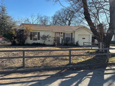 Photo of 4108 Earl Street, Haltom City, TX 76111 (MLS # 21152790)