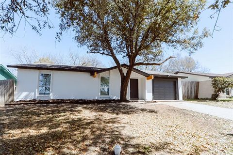 Photo of 5106 Preston Trail, Garland, TX 75043 (MLS # 21286287)