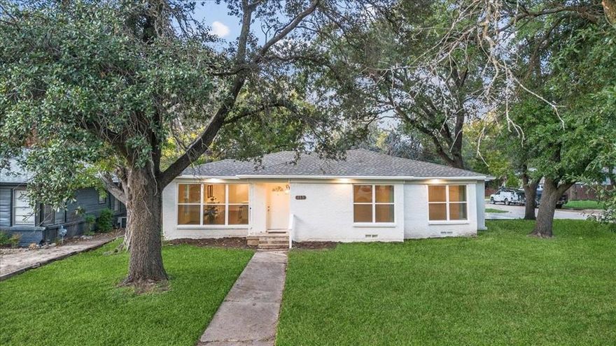 Welcome to Parkview Drive! This is a beautifully remodeled 3 bed 2 bath corner lot minutes away from Arlington Entertainment District. As you walk in you will notice an open floor concept with lots of natural lighting throughout the home. Bathrooms and kitchen are fully remodeled with new appliances.  There's also updated flooring, large backyard, outdoor integrated lighting in home, and much more to see. Location is a huge plus for this property. Schedule your tour today and come see this move-in ready gem!