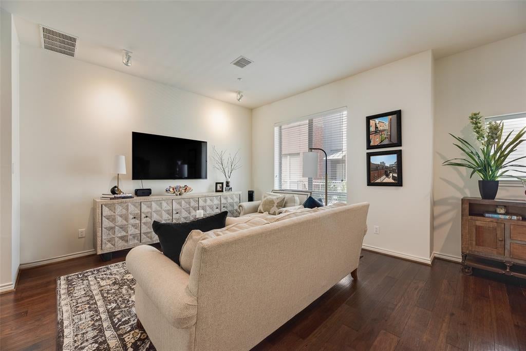 4411 Mckinney Avenue 16
