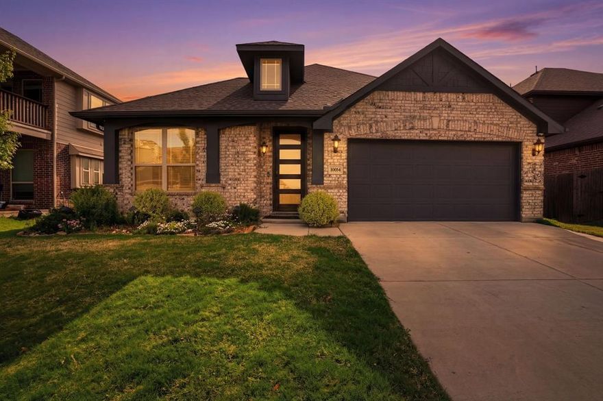 Ideal Two-story home in Watersbend North walking distance to on-site elementary and neighborhood amenities! This lovely home offers 4 bedrooms, 3 bathrooms, and 2,421 square feet. The layout provides defined yet open living spaces along with a separate office for added flexibility.
The kitchen is equipped with granite countertops, natural stone finishes, built-in cabinetry, breakfast bar, eat-in dining, and a walk-in pantry with water line to the refrigerator. Interior features include luxury vinyl plank flooring, ceramic tile, carpet, flat screen wiring, cable and internet readiness, and a full appliance package including stainless steel oven, electric cooktop, and microwave.
The primary suite features dual sinks, a garden tub, separate shower, sitting area, and a walk-in closet. Secondary bedrooms offer a split layout with ceiling fans and functional storage. Upstairs includes one bedroom, a full bathroom, and a game room, providing a separate space ideal for guests, media, or additional living.
Exterior highlights include an extended covered patio, landscaped garden area, and a gated access point to the open space behind the home, offering added privacy and usable outdoor space. Additional exterior features include a sprinkler system, gutters, and wood fencing.
Located in Northwest ISD with community amenities including pool, park, playground, jogging and bike paths. Convenient access to major highways, shopping, and dining.