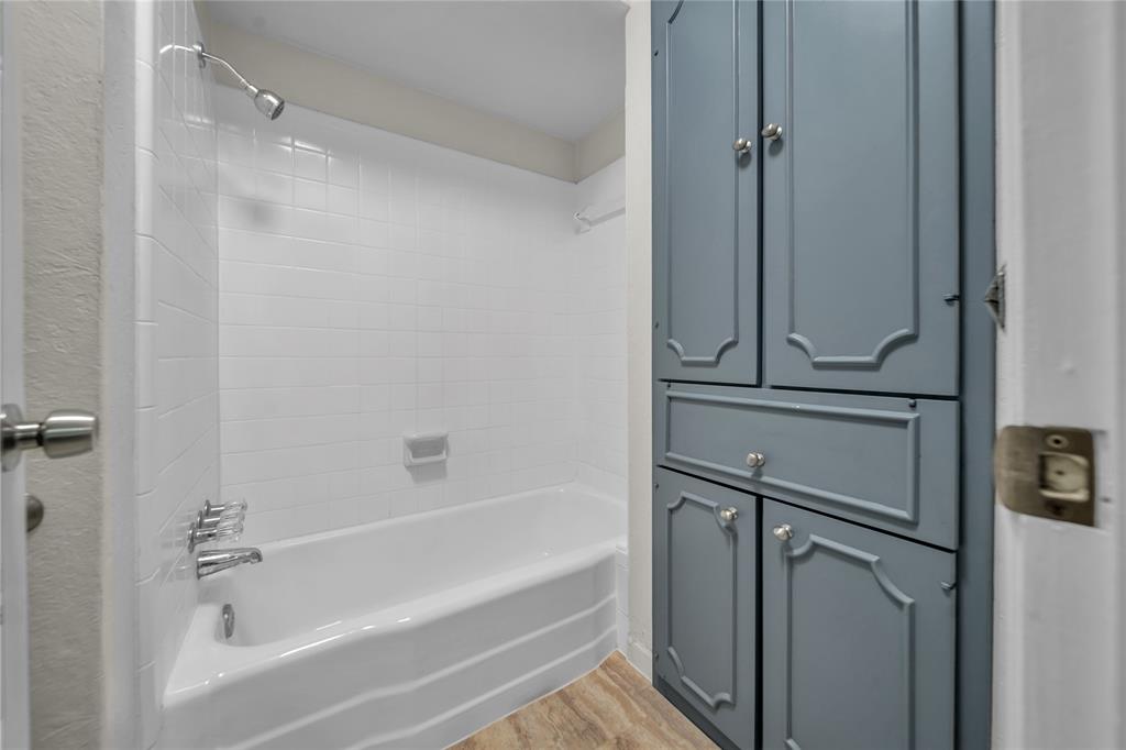 Les Chateaux Condo - Residential