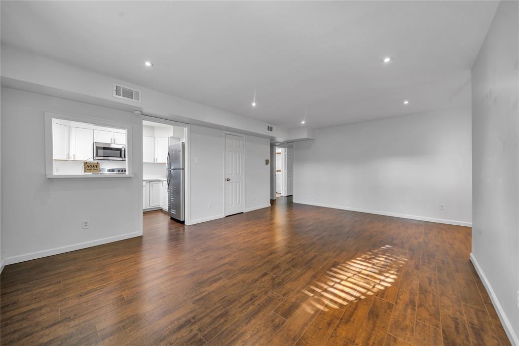 Les Chateaux Condo - Residential