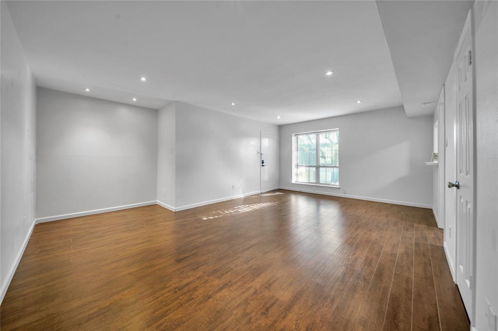 Les Chateaux Condo - Residential