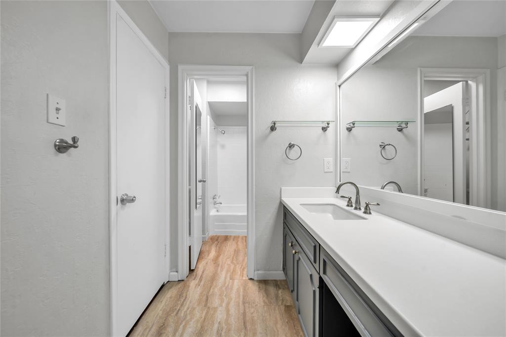 Les Chateaux Condo - Residential