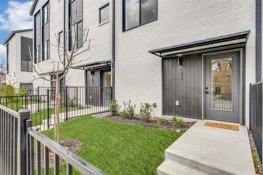 Luxury townhome community from The Collection featuring high-end finishes, a smart home package & superior energy efficiency. Fantastic townhome with a fenced yard, one-car garage, built-in office nook, & W.D. included. Head upstairs to the cozy living space with an open floor plan, complemented by beautiful hardwood floors & soaring windows with tons of natural light. Enjoy the chef’s kitchen, equipped with a sprawling island, stunning wood cabinetry, quartz countertops, pantry & high-end appliances. Retreat to the primary suite, where vaulted ceilings, a spacious bedroom, a walk-in closet & a spa-like bath await. Effortlessly manage your smart home with the Brilliant Smart Home hub or app, allowing you to control lights, the Ring doorbell, Ecobee thermostats & built-in Sonos speakers with ease. Located near some of the city's finest bars, restaurants, shops, & parks. SPECIAL! 1 month FREE with 15 month lease term. Market rent is $2500. Effective price with 1 month free pro rated is $2333.