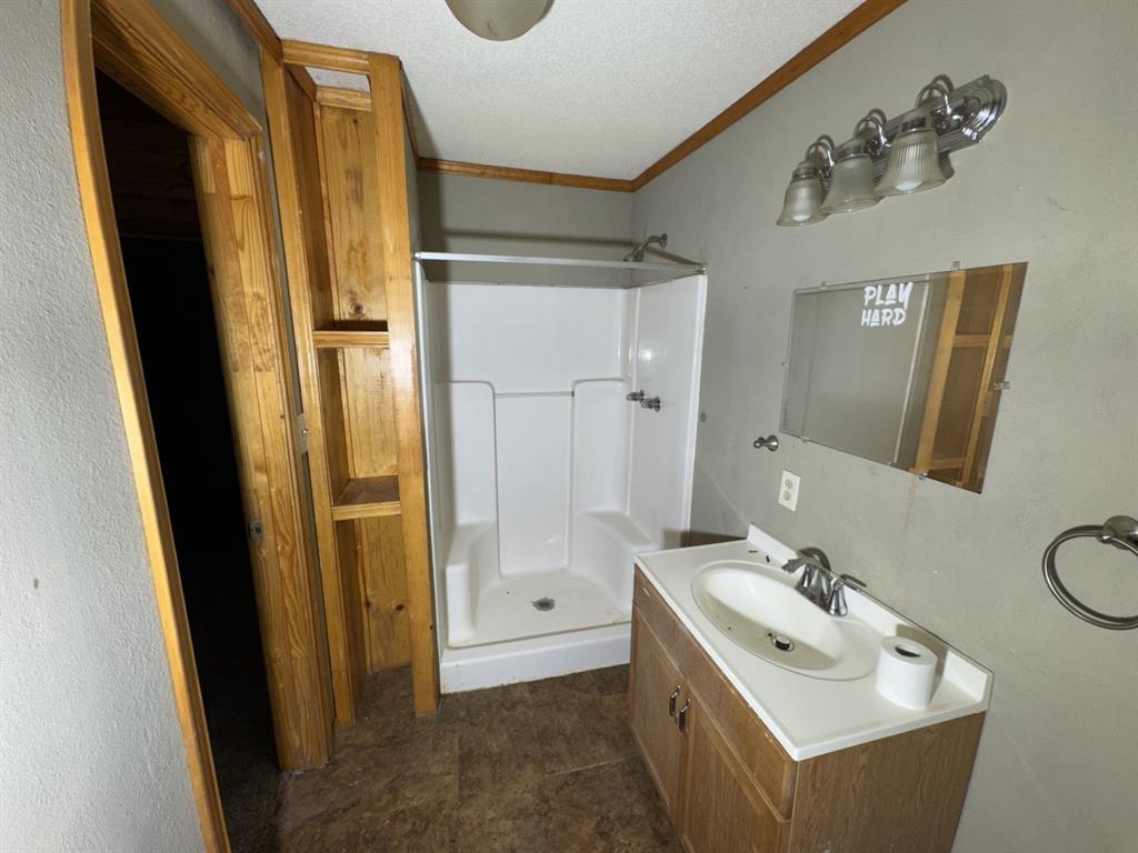 A0561 MOORE - Residential