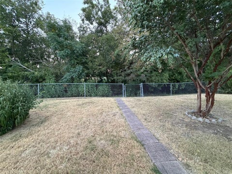 Tiny photo for 1107 Oxford Drive, Gainesville, TX 76240 (MLS # 21395871)