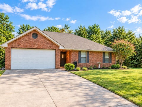Photo of 1107 Oxford Drive, Gainesville, TX 76240 (MLS # 21395871)