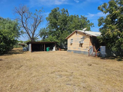 1008 N 6th Street Bangs TX 76823