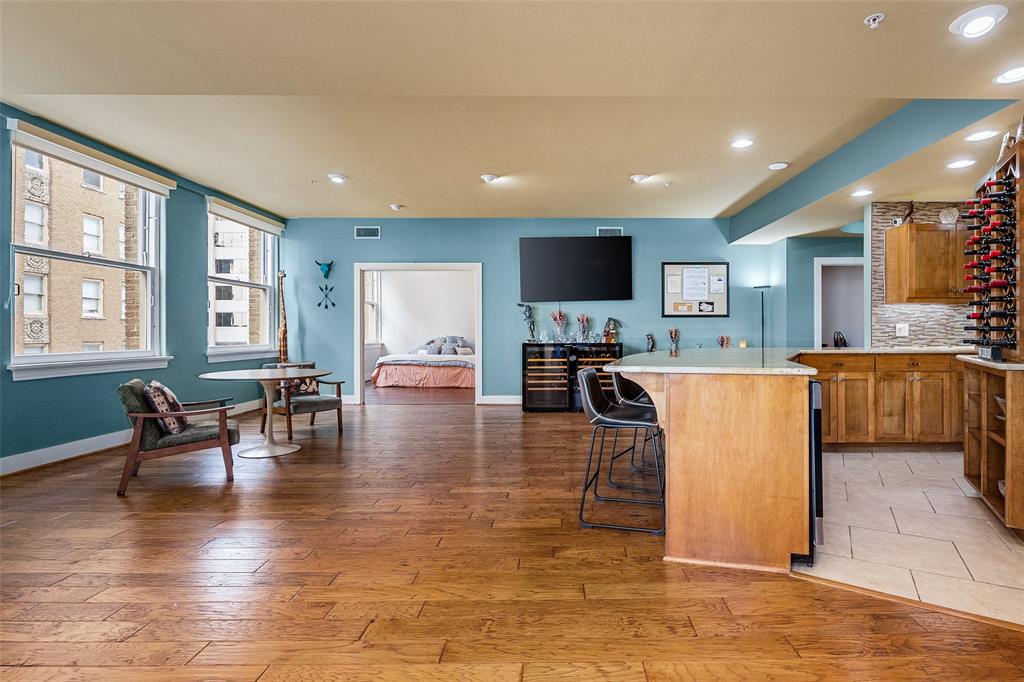 Neil P At Burnett Park Condo - Residential