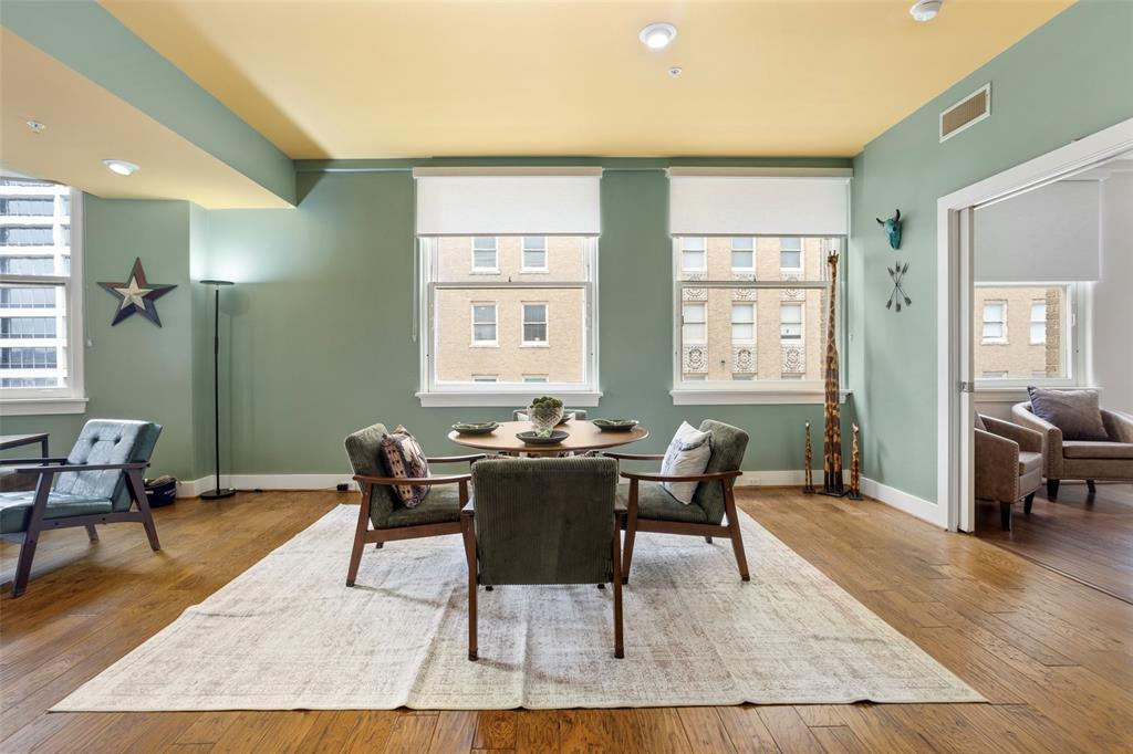 411 W 7th Street 806