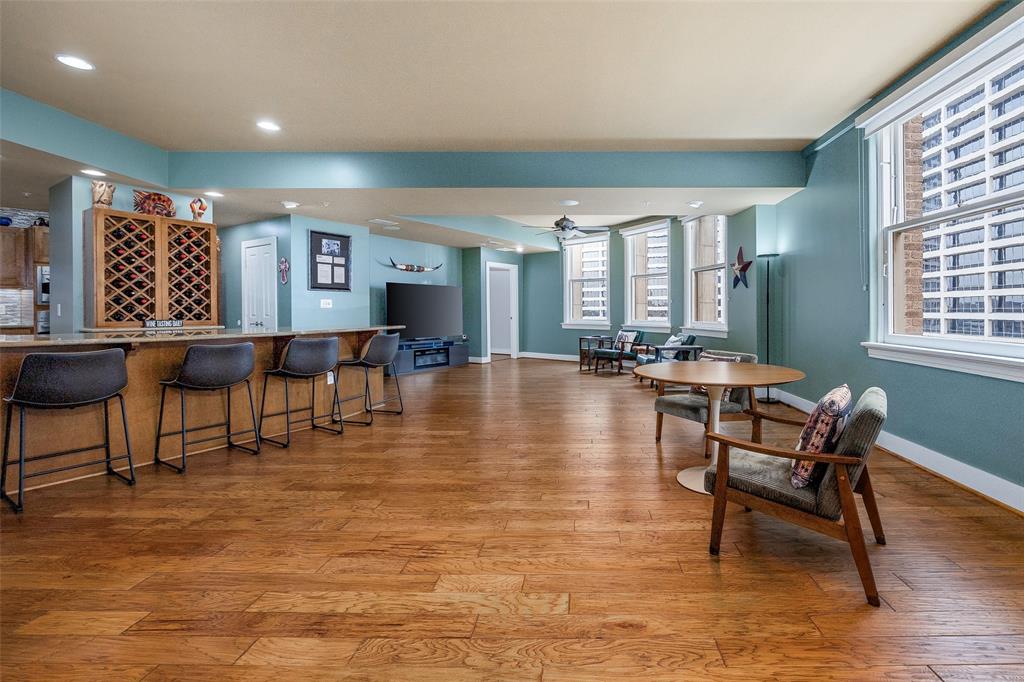 411 W 7th Street 806
