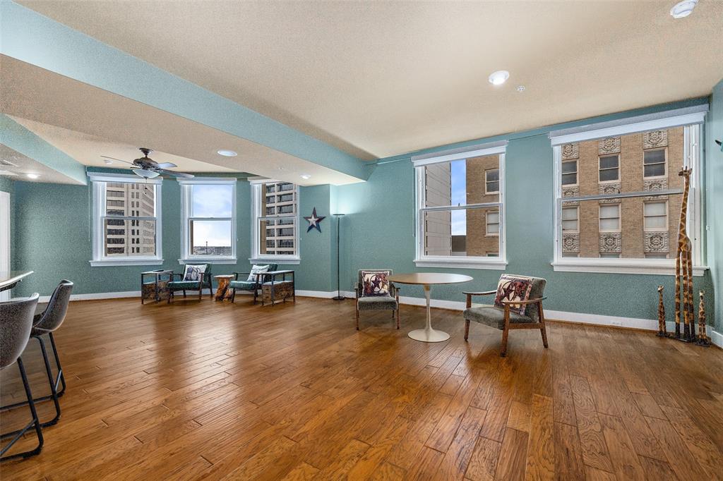 411 W 7th Street 806