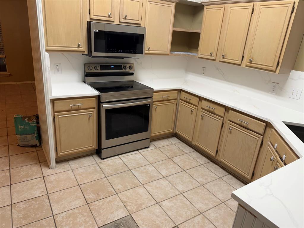 Los Prados Estates - Residential Lease