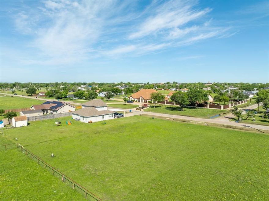 Builder's dream! Dividable lot surrounded by nice homes. Pretty green grass, cleared, and level makes this perfect for building. Located within close proximity to I-35W for easy access and under an hour drive to DFW or Waco. City water, sewer, and electric should be simple to obtain! Don't miss out on this one!