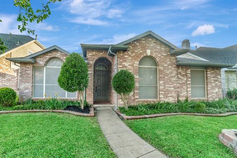 Photo of 3013 Alyssum Court, Garland, TX 75040 (MLS # 21249257)