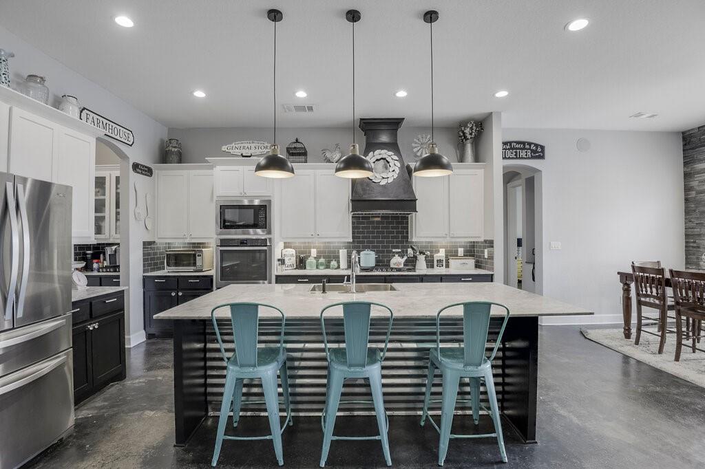 239 N Armstrong Road