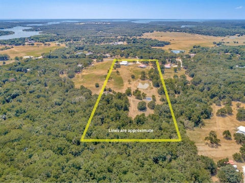 Photo of 225 County Road 286, Collinsville, TX 76233 (MLS # 21372847)