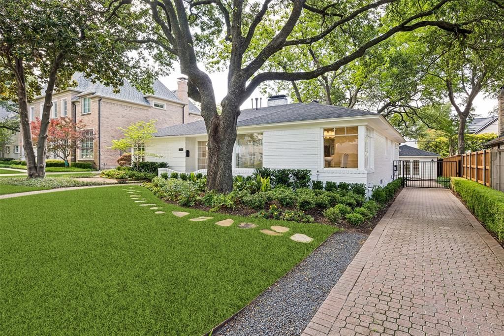 Photo of 3301 Villanova Street, University Park, TX 75225 (MLS # 21251569)