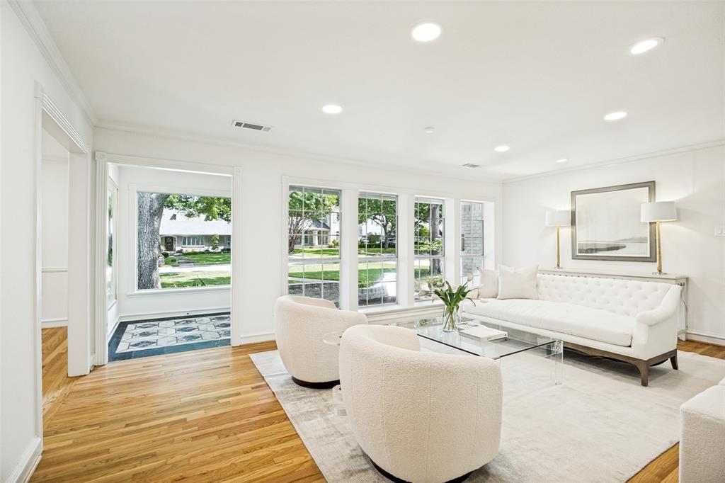 3301 Villanova Street