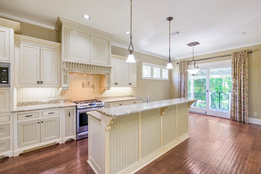 1034 Saint Thomas Court