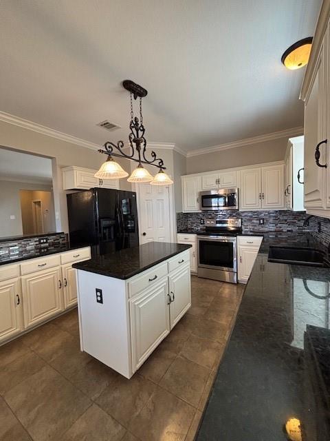 Crowley, Texas 76036, United States, 5 Bedrooms Bedrooms, ,4 BathroomsBathrooms,Residential,Pending,88243