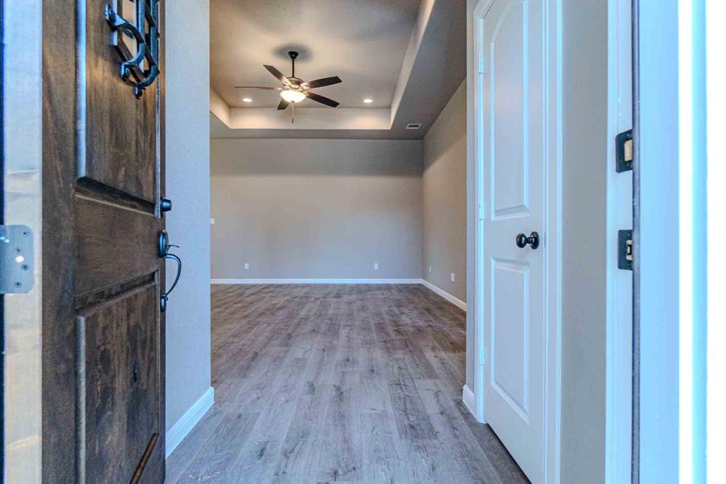 5806 N Lakeside Hills Court