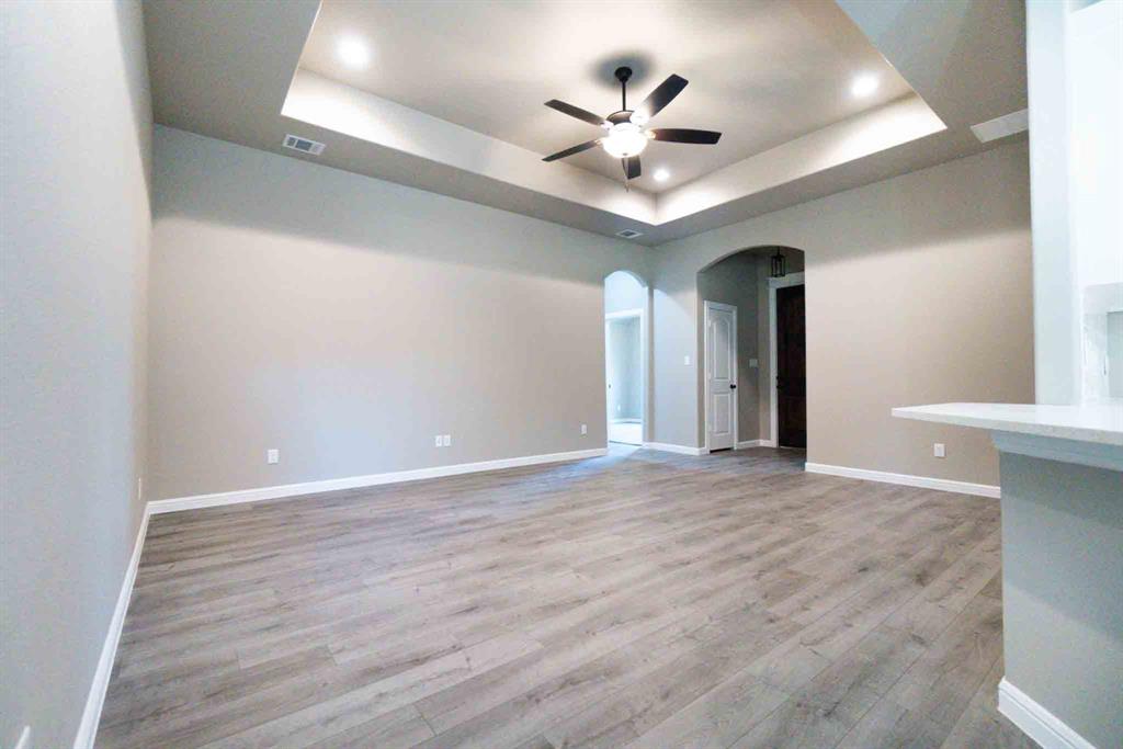 5806 N Lakeside Hills Court