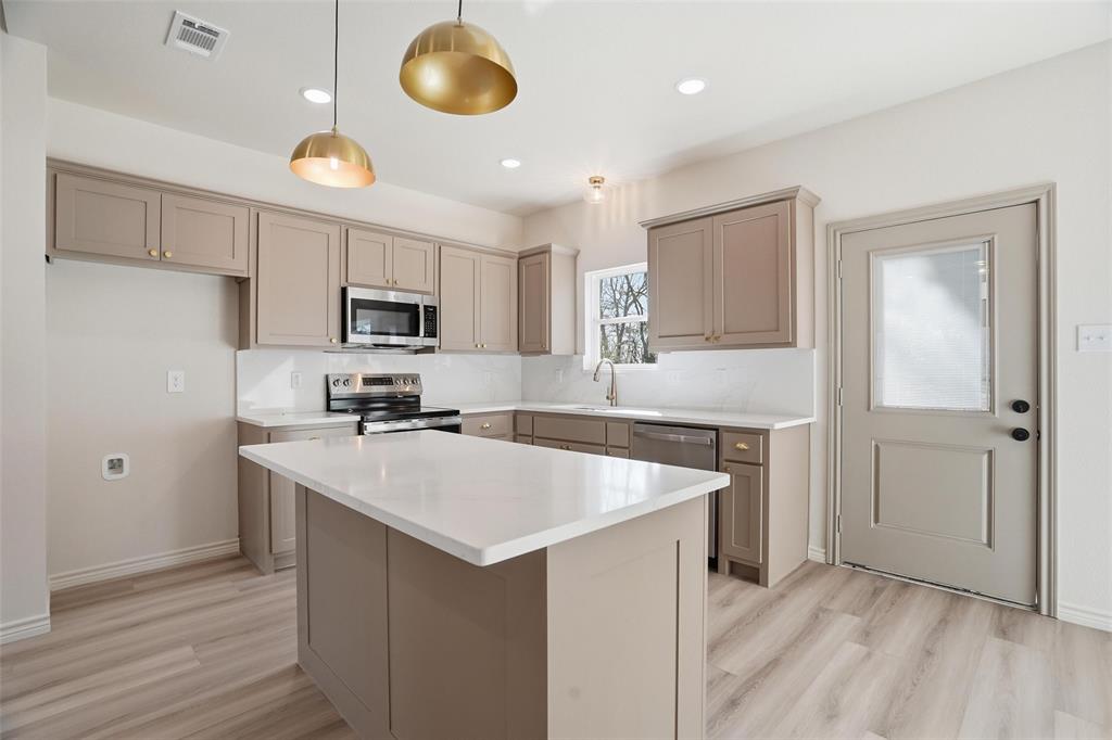 WALLACE - Residential