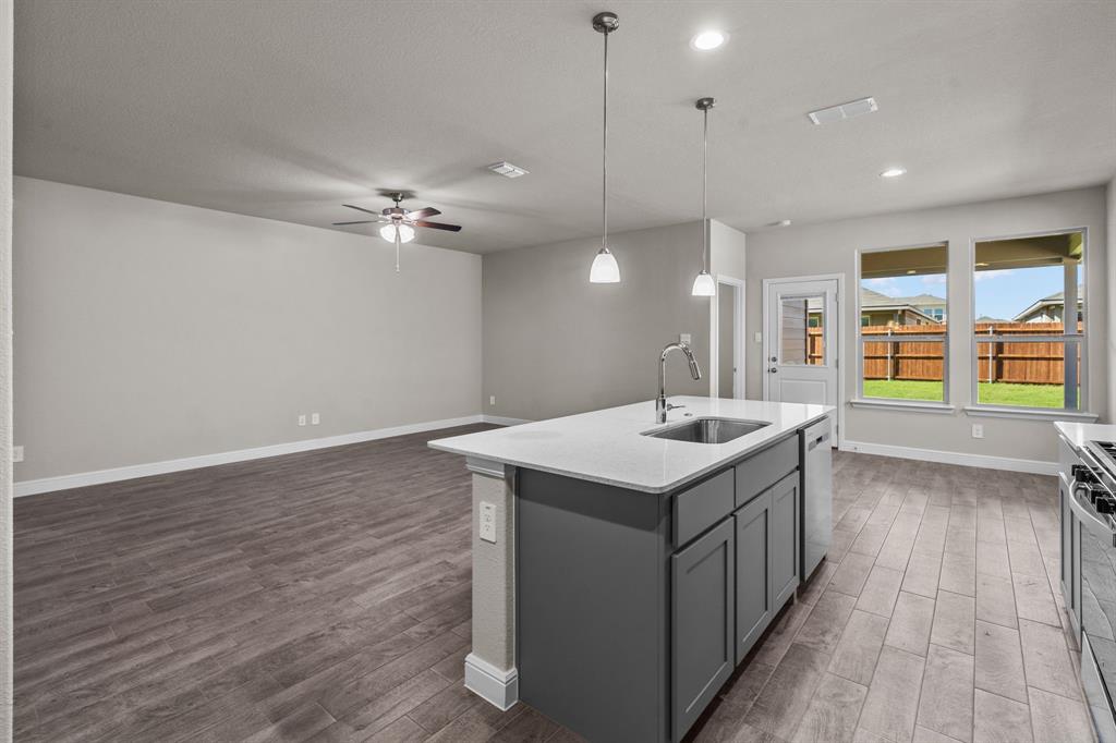 TRAILS OF ELIZABETH CREEK - Residential Lease