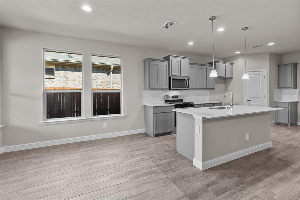 TRAILS OF ELIZABETH CREEK - Residential Lease