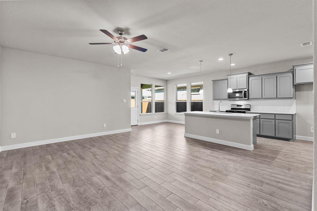 TRAILS OF ELIZABETH CREEK - Residential Lease