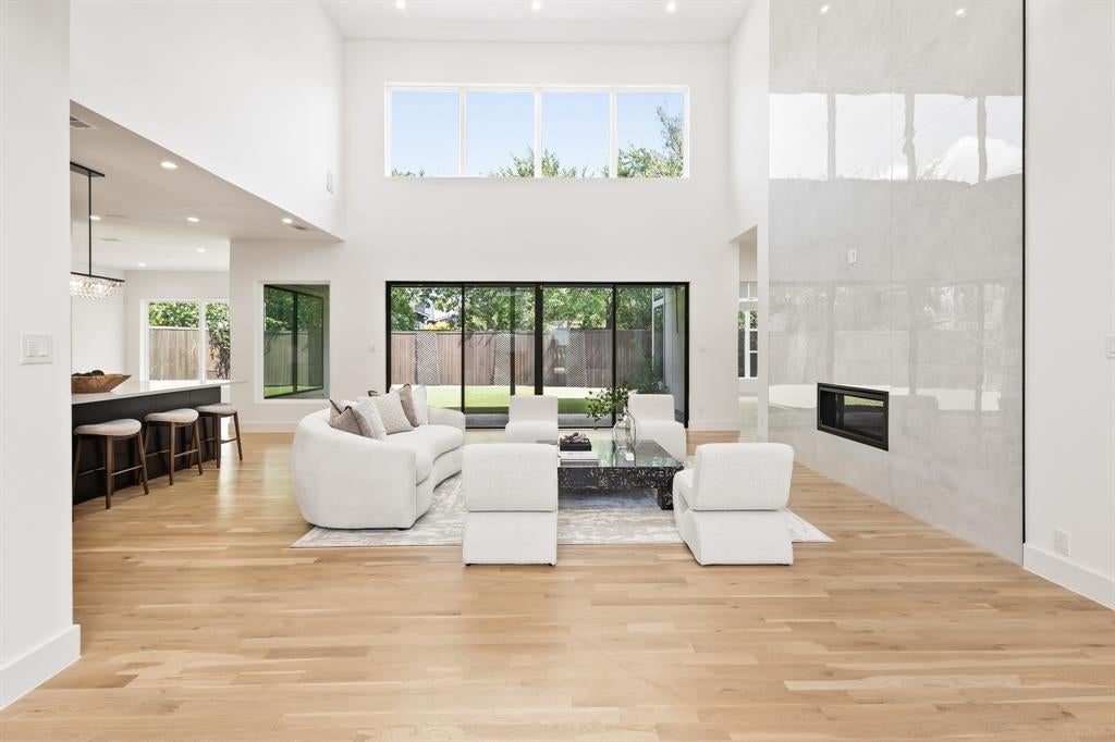 9816 Mixon Drive