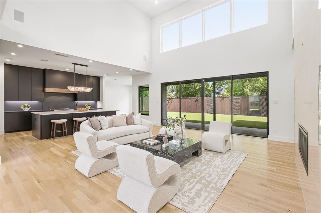 9816 Mixon Drive