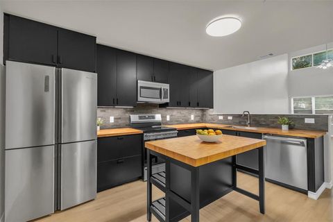 Photo of 9731 Wake Bridge Drive, Frisco, TX 75035 (MLS # 21126450)