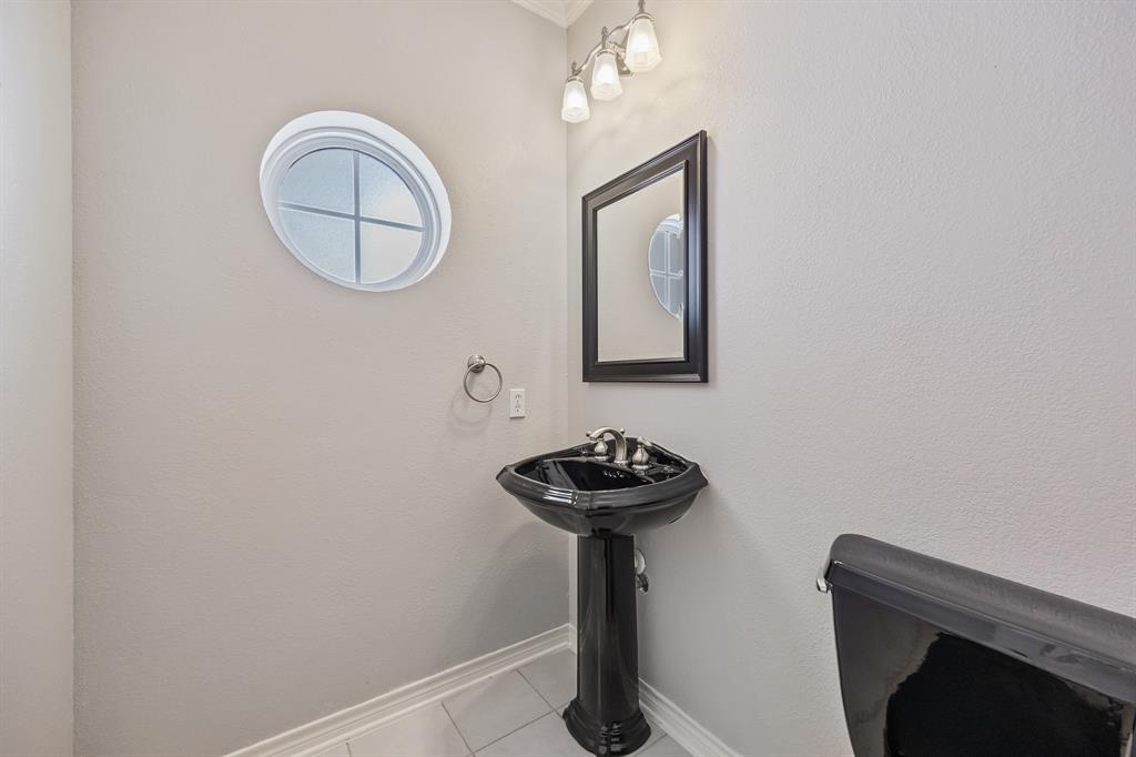Mid-Point Ranchette - Residential