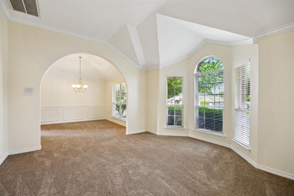 1086 Whispering Glen