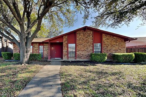 Photo of 3460 Livingston Lane, Carrollton, TX 75007 (MLS # 21221842)