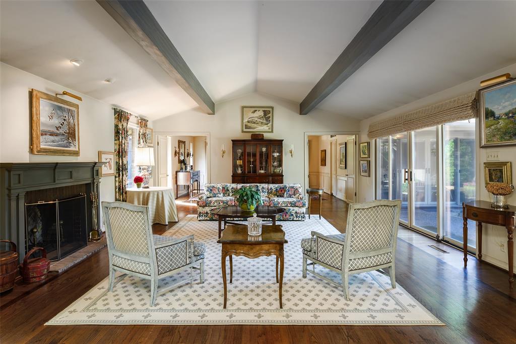 11241 Russwood Circle
