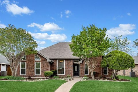 Photo of 4206 N Hill Drive, Carrollton, TX 75010 (MLS # 21298969)