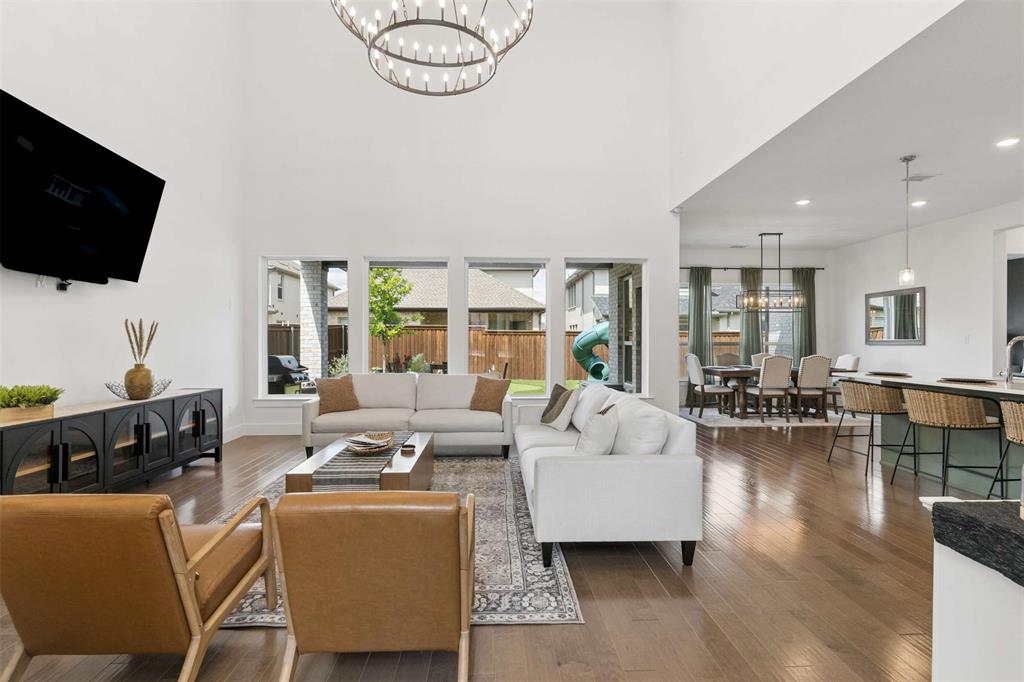 1212 Honey Locust Way