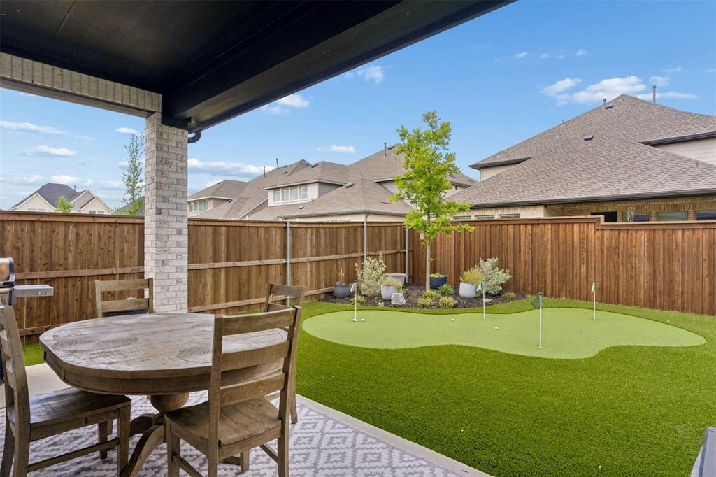 1212 Honey Locust Way