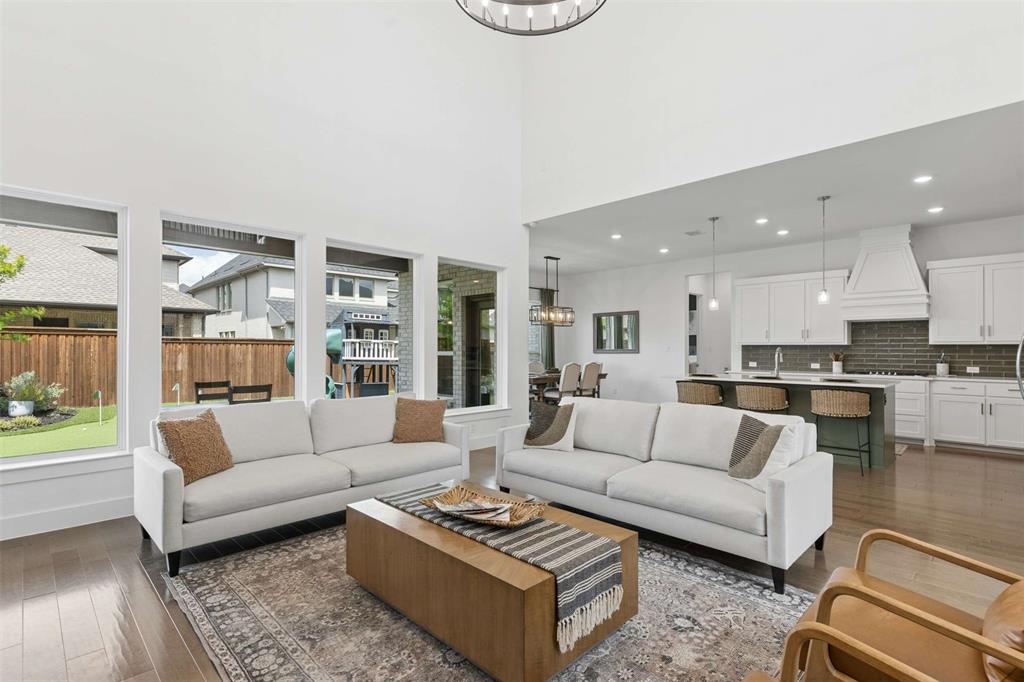 1212 Honey Locust Way