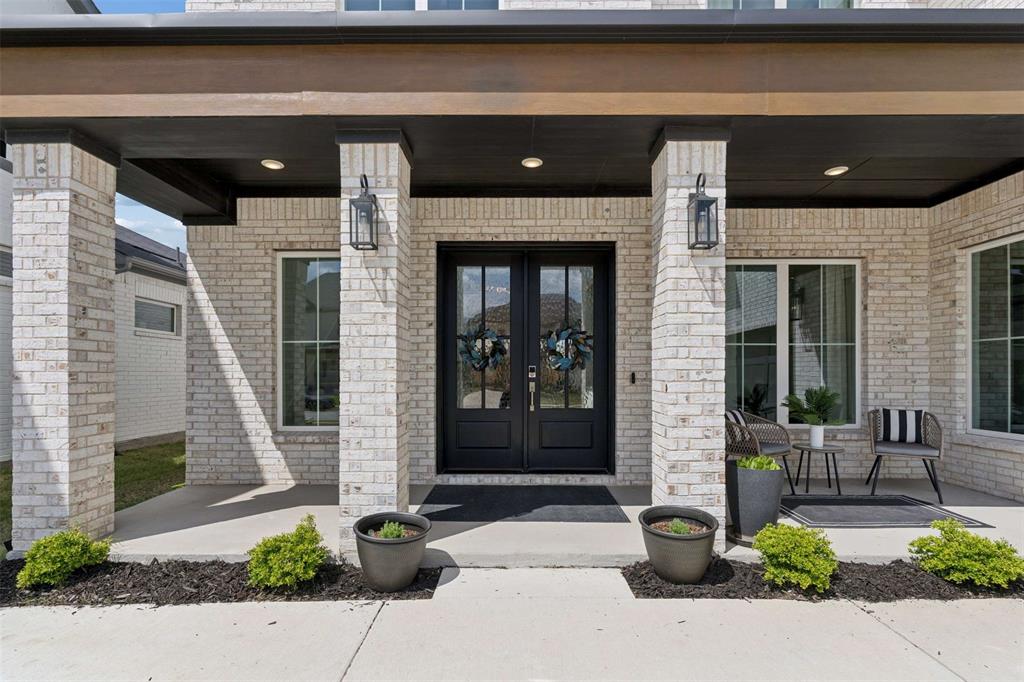 1212 Honey Locust Way