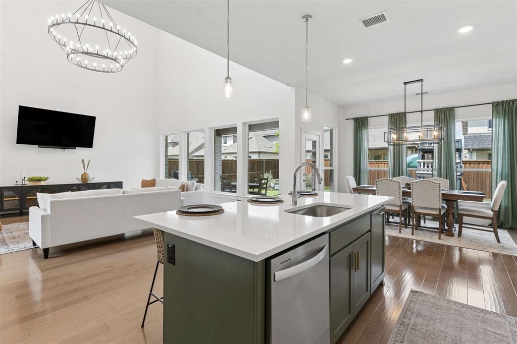 1212 Honey Locust Way