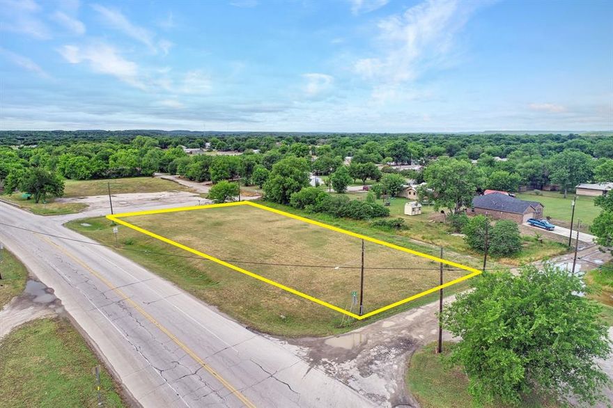 Approximately 270 ft of prime frontage on US Highway 281!
These three elevated lots are less than a mile from the revitalized Downtown Mineral Wells, just minutes from The Crazy Water Hotel and the iconic Baker Hotel & Spa.

US Hwy 281 is a major north–south corridor stretching from the Canadian border to Mexico, offering exceptional visibility and traffic flow—ideal for commercial or mixed-use development.

Mineral Wells is experiencing a wave of growth, with downtown redevelopment, new business investment, and strategic planning driving momentum. Seize the opportunity to be part of this city’s exciting transformation.

Bring your vision and join the revival of Mineral Wells!

All information is deemed reliable but not guaranteed. Buyers and agents should independently verify all details.