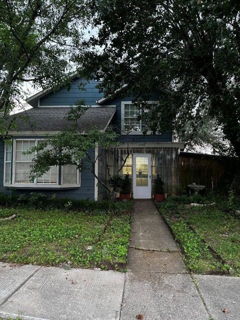 2108 Chatham Square Court Dallas TX 75227