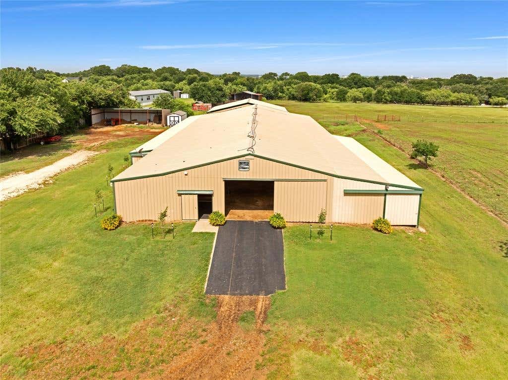 Photo of 1901 Melissa Lane, Cleburne, TX 76031 (MLS # 21350322)